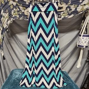 4/$20 Tovia Chevron Patterned Navy, Teal, and White Maternity Maxi Skirt size